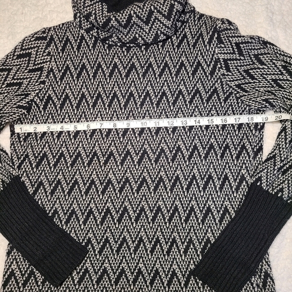 Ellen Tracy Sweater Chevron Knit Long Sleeve Turtleneck Wool Black White, Medium - Picture 8 of 9